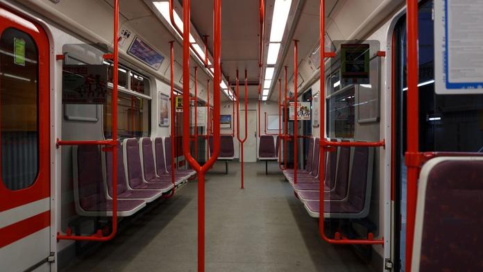 Už můžete surfovat i v metru! Část trasy C pokryla mobilní data