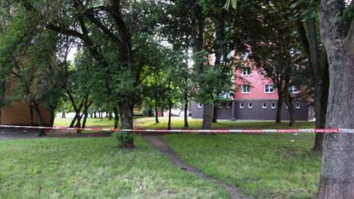 Silná exploze vyděsila lidi v Karlových Varech! Policie hledá skupinu lidí