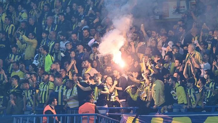 Nechutné chování fanoušků Fenerbahce. Proti Kyjevu oslavovali Putina