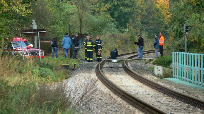 Smrt číhala na kolejích! Vlak zabil muže (64) a ženu (51)