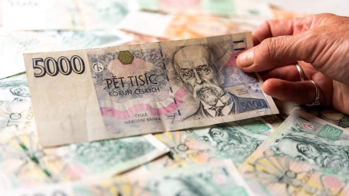 Česká pošta chystá zdražování. Zvýší se poplatek za vyplácení penzí v hotovosti