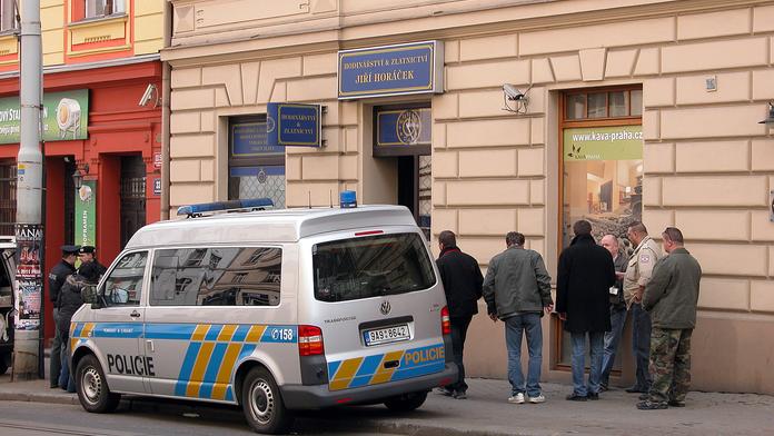 Lupiči přepadli zlatnictví v Brně! Co ukradli policisté tají