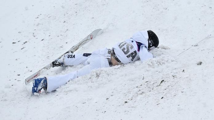 Spadla v semifinále, ale nevzdala to. Američanka vybojovala bronz celá pomlácená