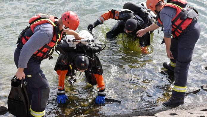 Skočil pro míč a utopil se. Tragická smrt mladíka na přehradě Jesenice