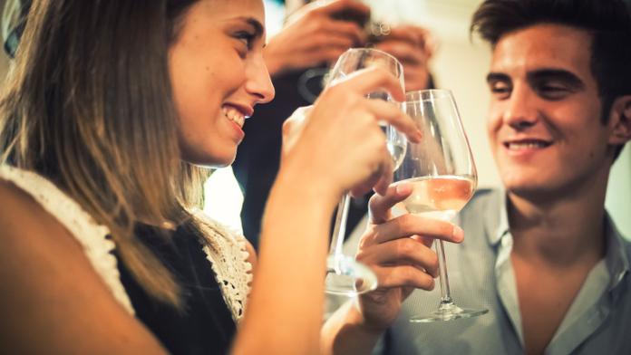 Alkohol mozkové buňky nezabíjí! Vědci vyvrátili tenhle a další mýty
