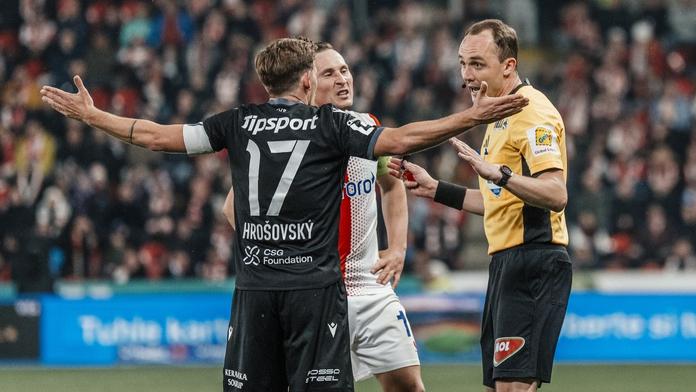 Červená karta pro Chorého oprávněná, tvrdí komise. Úmysl se ale neprokázal