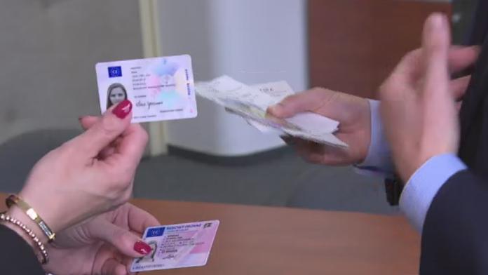 Konec frontám na úřadech? O řidičák bude konečně možné požádat online