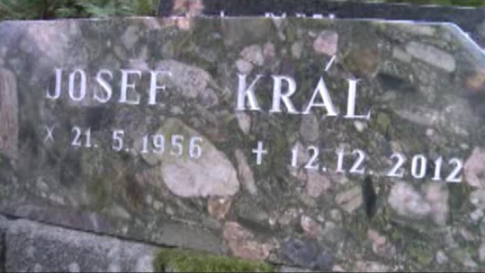 Tajemství hrobu s datem úmrtí 12. 12. 2012 nerozluštěno, policie případ stále neuzavřela