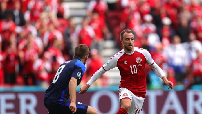 Záložník Eriksen je pryč z nemocnice, má za sebou úspěšnou operaci