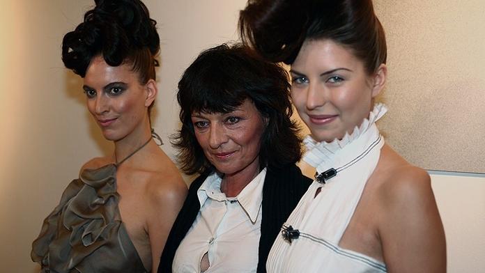 Modelky navádí, aby zvracely, navíc je okrádá!