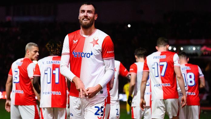 Slavia přehrála Liberec a vede o 8 bodů. Několikrát zasahoval VAR