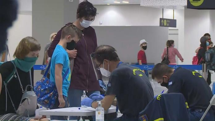 Češi si koronavirus vozí i ze zahraničí, nejčastěji z Rakouska