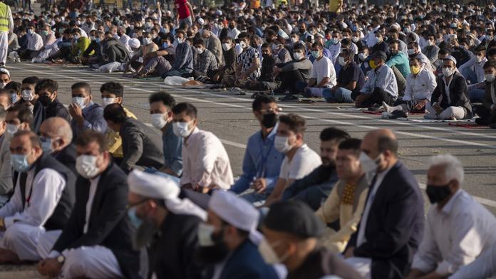 Muslimové slaví konec ramadánu. Putin jim k oslavě posílá pozdrav