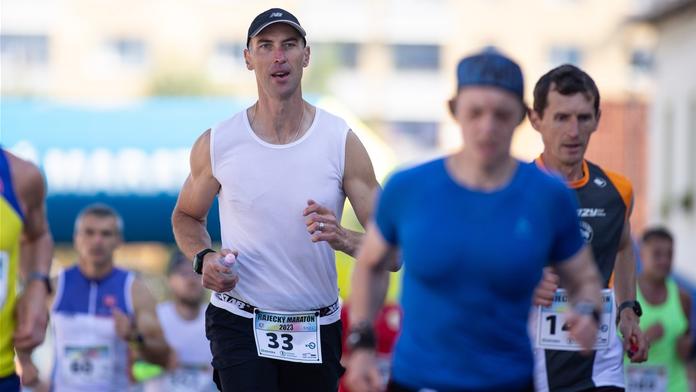 3 maratony ve 3 týdnech. Slavný Chára nelení, vylepšil osobák a útočí na rekord