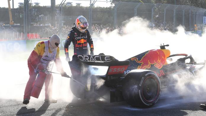 Frustrující a nepřijatelné. Na boj o titul nemyslím, řekl nazlobený Verstappen