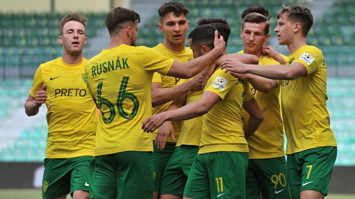 Poločas hrůzy, debakl. Slovenský tisk fotbalovou Žilinu nešetří