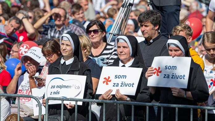 Zákaz potratů, manželství je jen pro muže a ženu! Slováci vyšli na protest