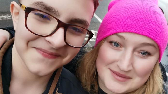 Táda (14) našel na Nový rok svou mámu oběšenou. Pro rodinu je to tvrdá rána