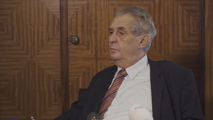 Prezident jmenoval nové profesory. Mezi nimi i ženu exministra