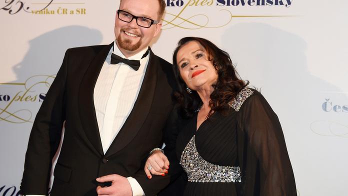 Smetánka na plese: Gregorová to roztočila se zajíčkem! Kdo přišel?