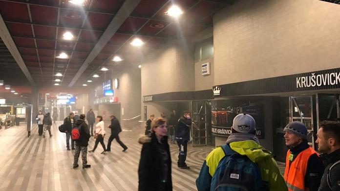 Na nádraží v Praze hořelo! Hasiči evakuovali halu, lidé prchali ven