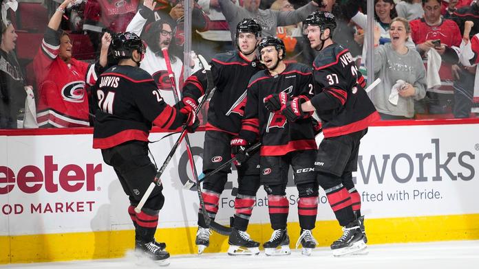 Na rozjetou Carolinou nestačili ani Flyers. Hurricanes vyhráli i popáté