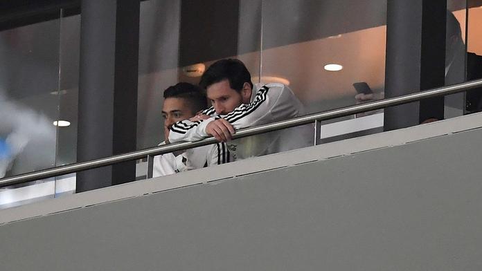 Zoufalý pohled: Messi přihlížel, jak Argentinu roznesli na kopytech!
