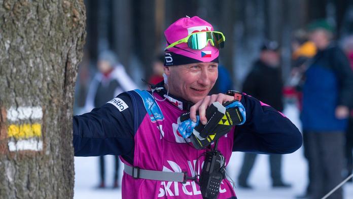 Uvízlý vůz v Oslu, běžkař Bauer mluví o své nové trenérské roli a pandemii