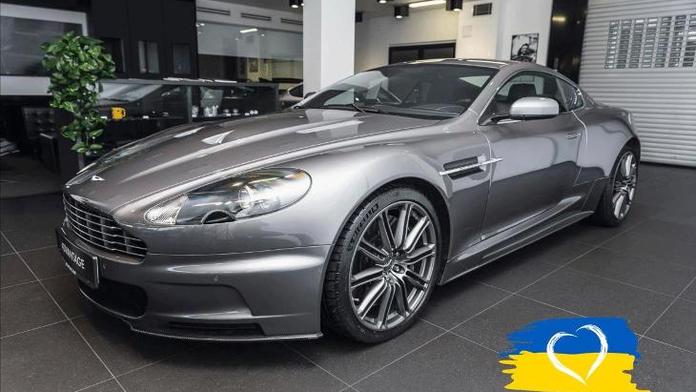 V Česku je k mání parádní Aston Martin agenta 007. Výtěžek půjde na zbraně pro Ukrajinu