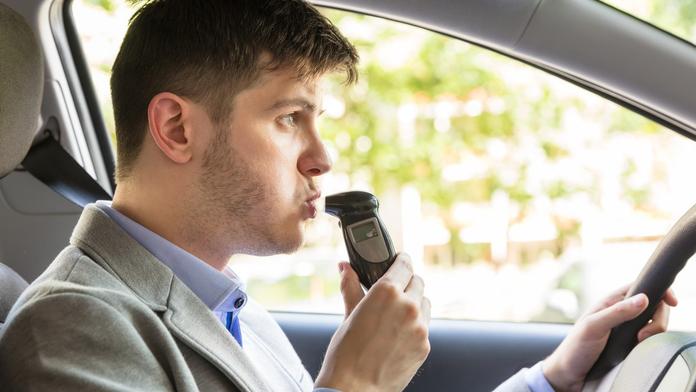 Může řidič nadýchat po vypití nealko radleru? Test dopadl hodně překvapivě