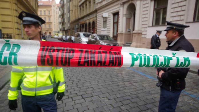 Muž našel se svým kamarádem exmanželku v posteli s jiným mužem, zmlátili ho do bezvědomí!