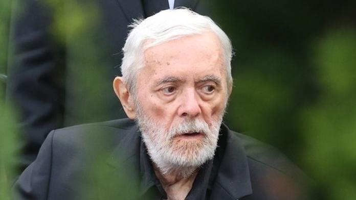 Rodina Abrháma rozhodla o termínu rozloučení. Řeší, jak to bude s fanoušky