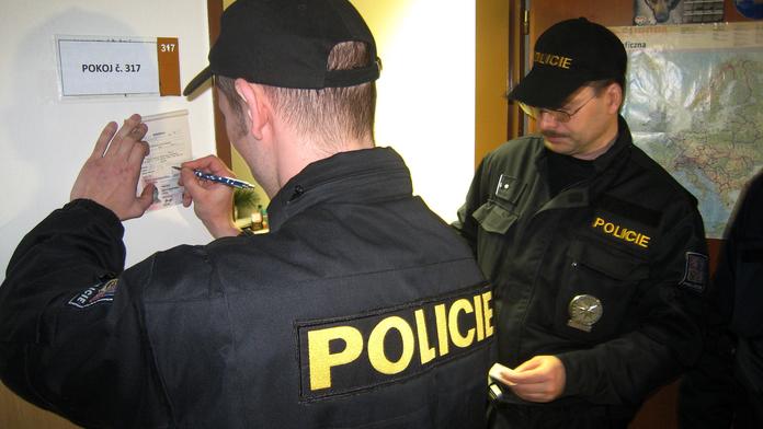 Ze šíření dětské pornografie obvinili policisté další dva lidi
