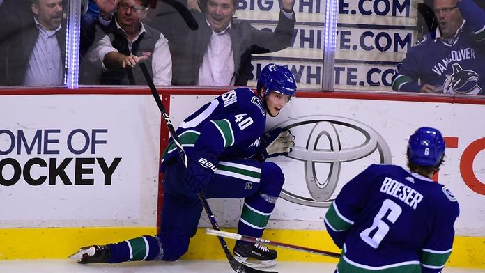 NHL tleská teenagerovi! Mladíček zapsal 2+3 a zničil Colorado
