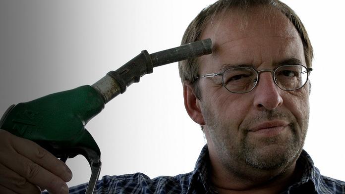 Ceny benzínu i nafty jsou rekordní, tady natankujete levně. PŘEHLED po krajích