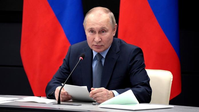 Západ se snaží Rusko roztrhat na kusy, my jsme chtěli mír, tvrdí Putin