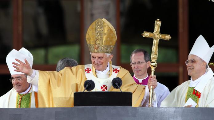 Papež Benedikt XVI. udělil světu požehnání Urbi et Orbi