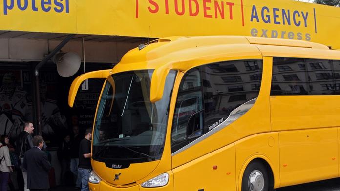 Zpozdí se autobus? Od března budete mít nově nárok na náhradu. Na jakou?