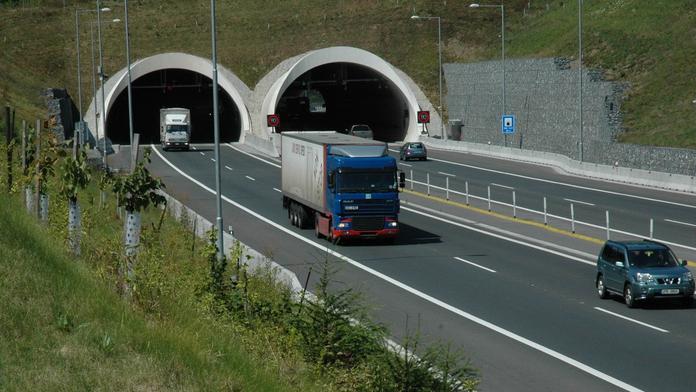 Zlatý důl: Malá obec vydělává na pokutách z tunelu miliony!