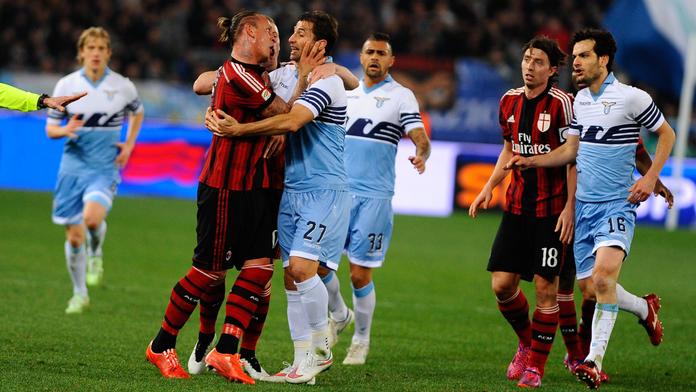 Šílenec! Mexes šel hráčům Lazia po krku