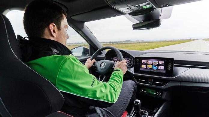 Jak řídit ve zhoršených podmínkách? Tohle radí šampion v rallye Kopecký