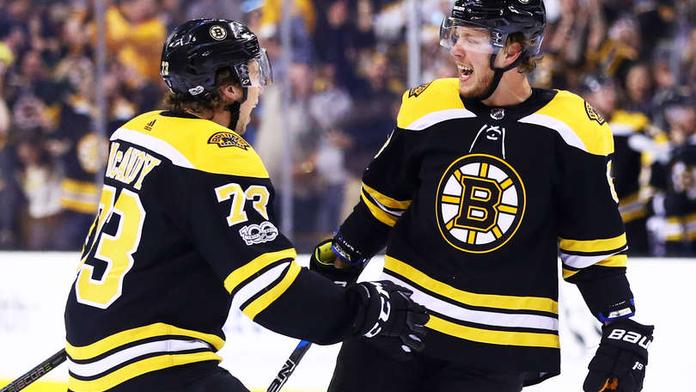 Krejčí hvězdou Bostonu, trefil se i Pastrňák. Pittsburgh úplně vyhořel