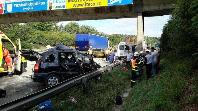 Hromadná nehoda uzavřela dálnici D1! Jeden mrtvý, šest zraněných