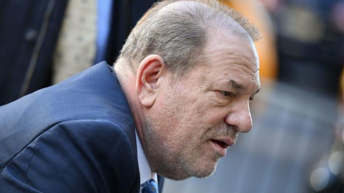 Harvey Weinstein i člen skupiny Bon Jovi. Koronavirus si nevybírá
