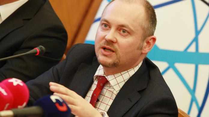 Superman v politice: Michal Hašek (ČSSD) má 27 funkcí!