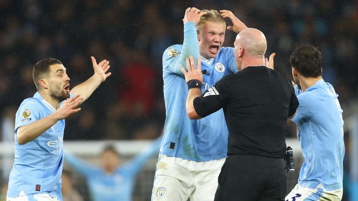 Rozzuřený Haaland. Grealish byl v jasné šanci, sudí místo výhody odpískal faul