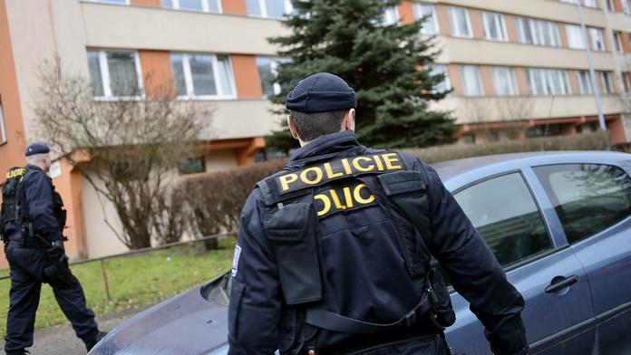 Chtěl vyhodit dům do vzduchu? Muž v Praze pustil plyn a vyhrožoval sousedům