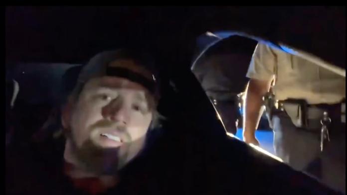 Živě vysílal, jak jezdí rychlostí 300 km/h. Došla si pro něj policie