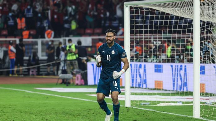 Egyptský gólman studoval penalty Senegalců. Měl je popsané na PET lahvi