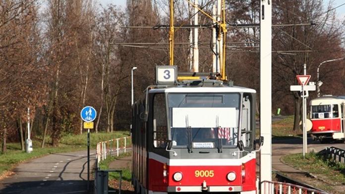 Tramvaj srazila teenagera